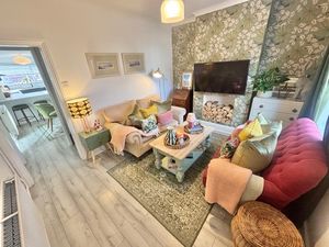 Lounge- click for photo gallery